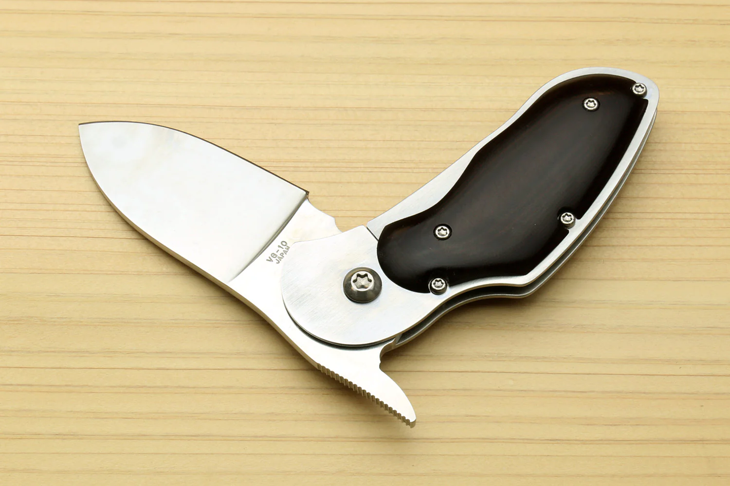 Moki VG-10 Stainless Steel Flamelock Folding Pocket Knife (Rabbit Polished Shiny Finish) - Image 3