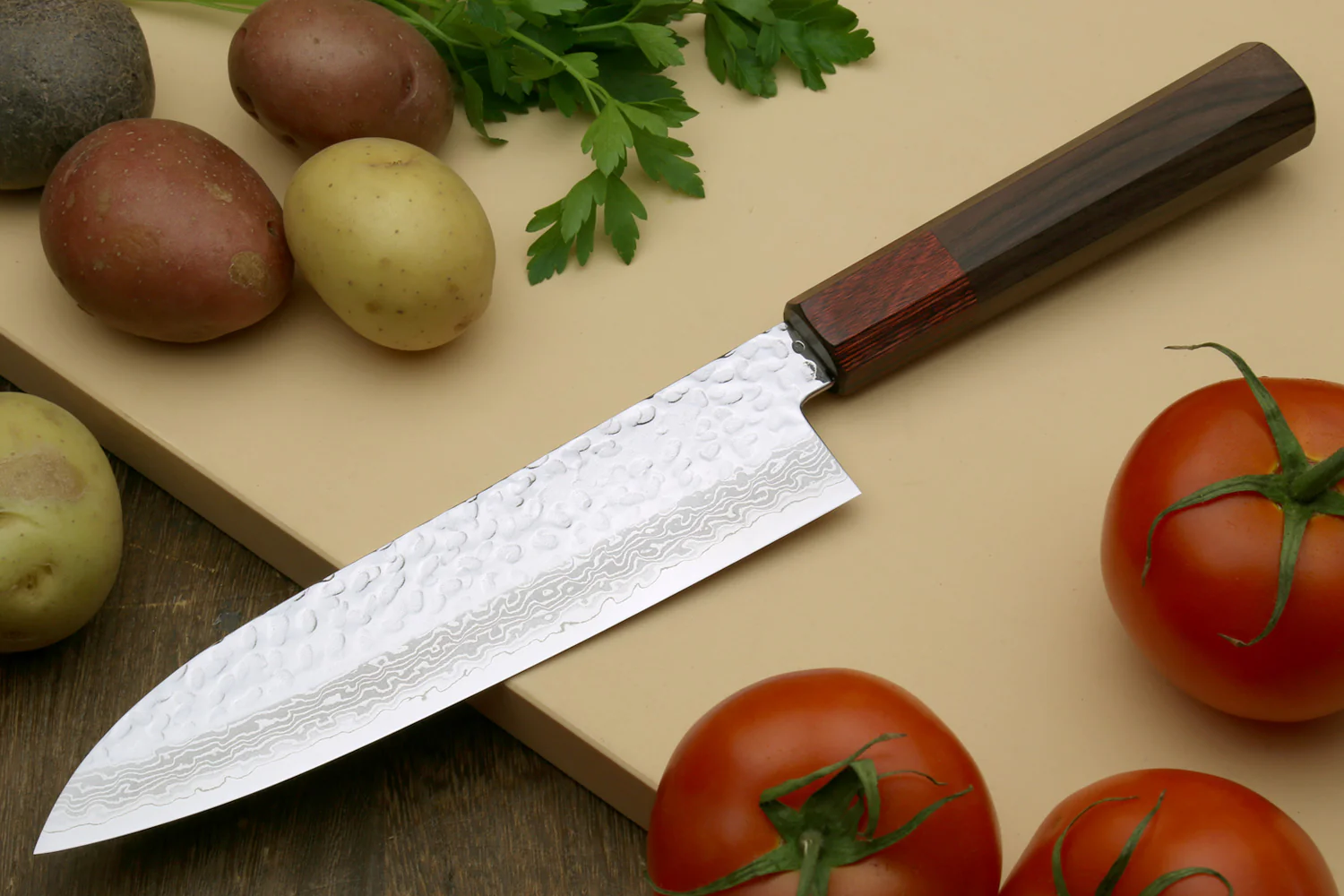 Yoshihiro VG-10 46 layers Hammered Damascus Santoku 7"(180mm) + Petty / Utility 6"(150mm) Chefs knife Set Rosewood Handle with Saya Cover - Image 4