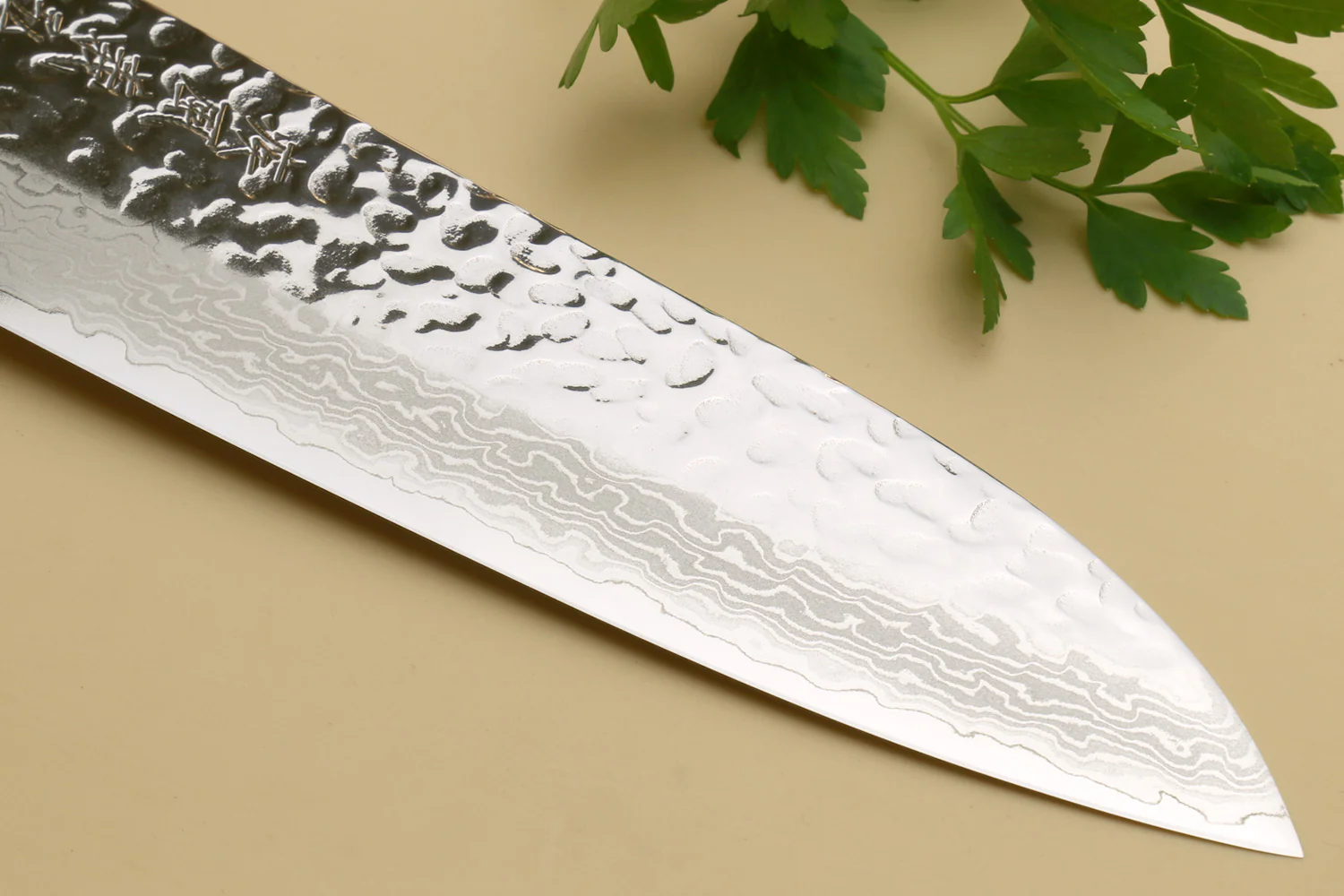 Yoshihiro VG-10 46 layers Hammered Damascus Santoku 7"(180mm) + Petty / Utility 6"(150mm) Chefs knife Set Rosewood Handle with Saya Cover - Image 6