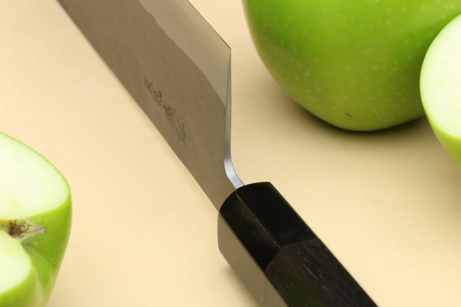 Yoshihiro Kurouchi Black-Forged Blue Steel Stainless Clad Nakiri Japanese Vegetable Knife (Ebony Handle) - Image 5