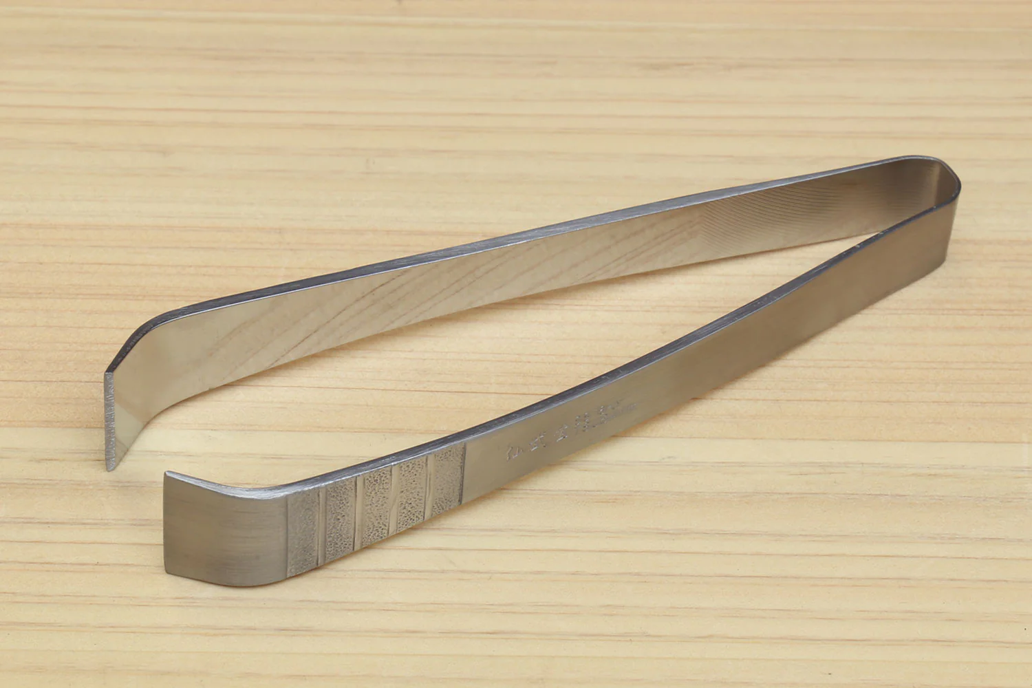 Yoshihiro Non-slip Fish Bone Tweezer Japanese Sushi Chefs Garnishing Tool (Eastern Type) - Image 3
