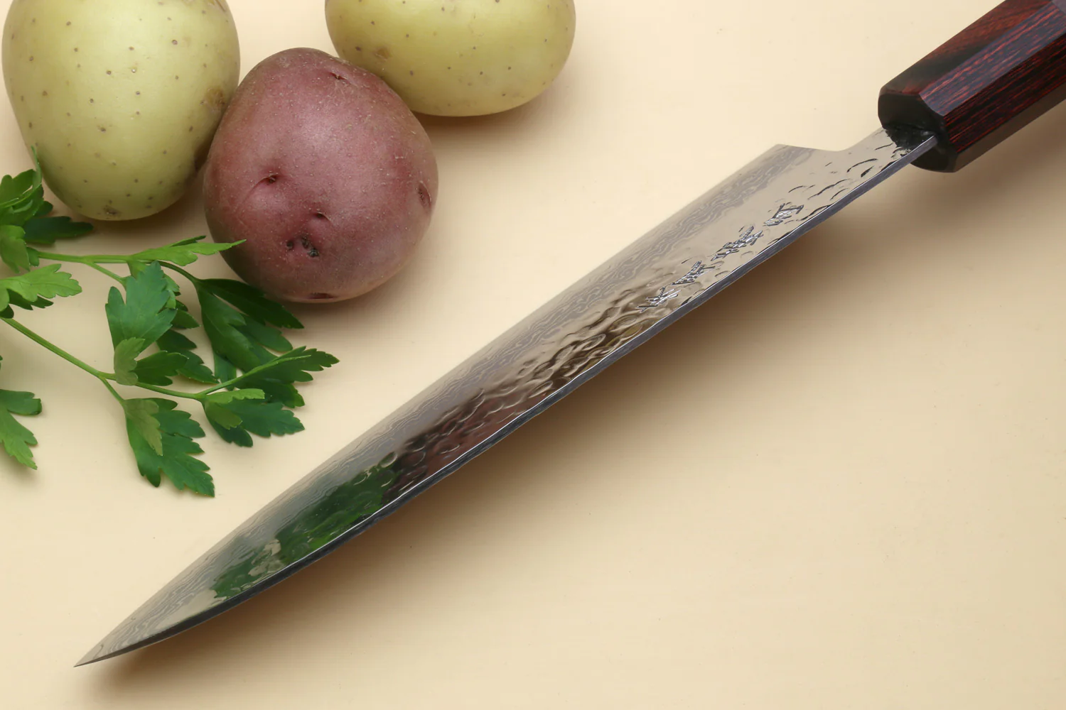 Yoshihiro VG-10 46 Layers Hammered Damascus Santoku Japanese Multipurpose Knife (Octagonal Shitan Rosewood) - Image 6
