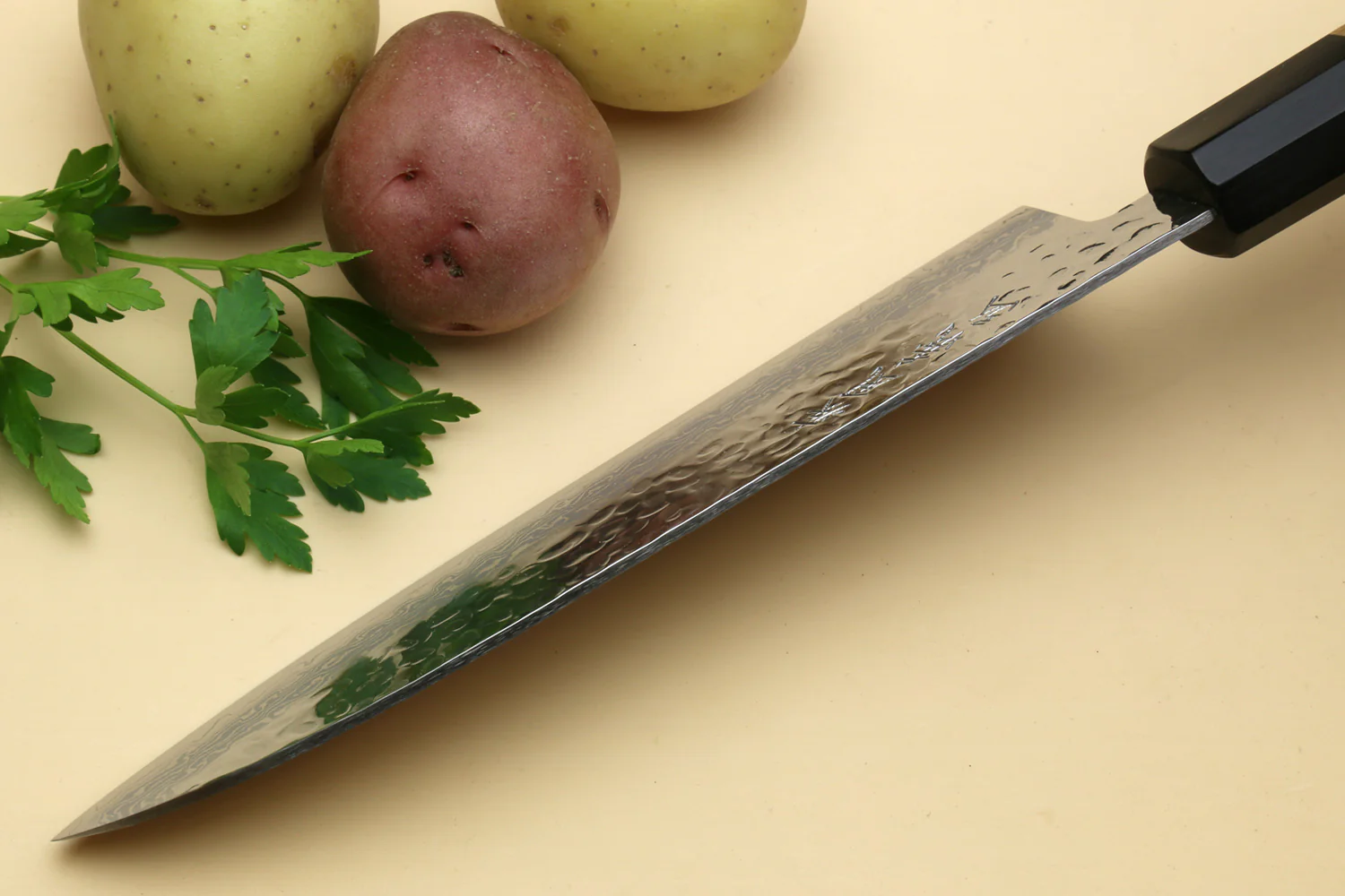 Yoshihiro VG-10 46 Layers Hammered Damascus Santoku Knife Japanese Multipurpose Chef Knife (Octagonal Ambrosia Handle) - Image 4